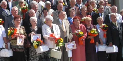 La eveniment participă 30 de cupluri 