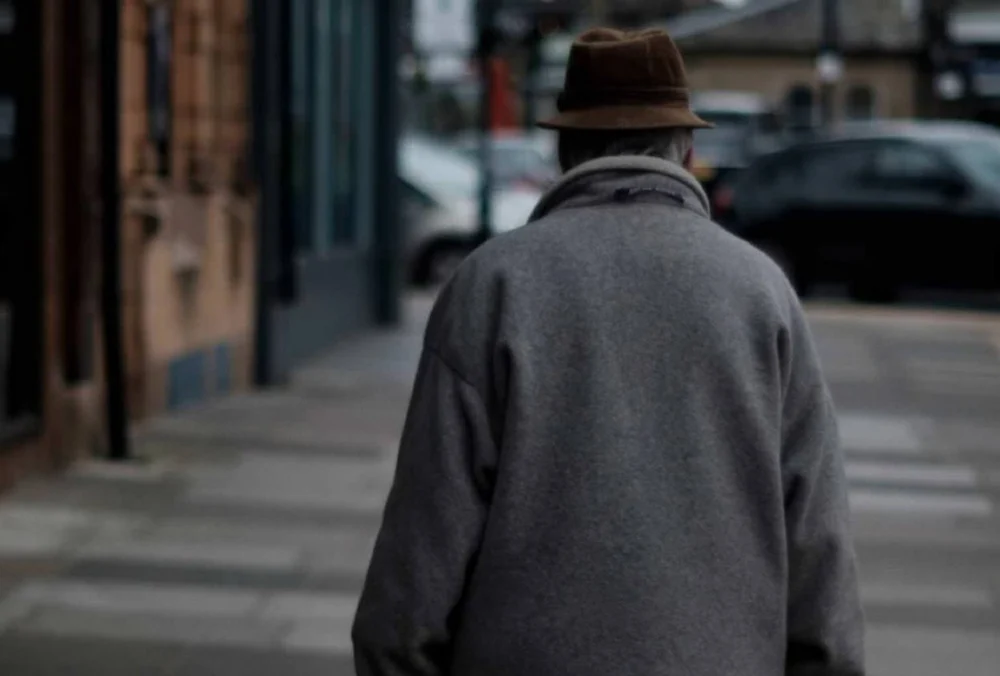 Un pensionar de 80 de ani din Marea Britanie a construit un imperiu al drogurilor cu bani câștigați la Loto