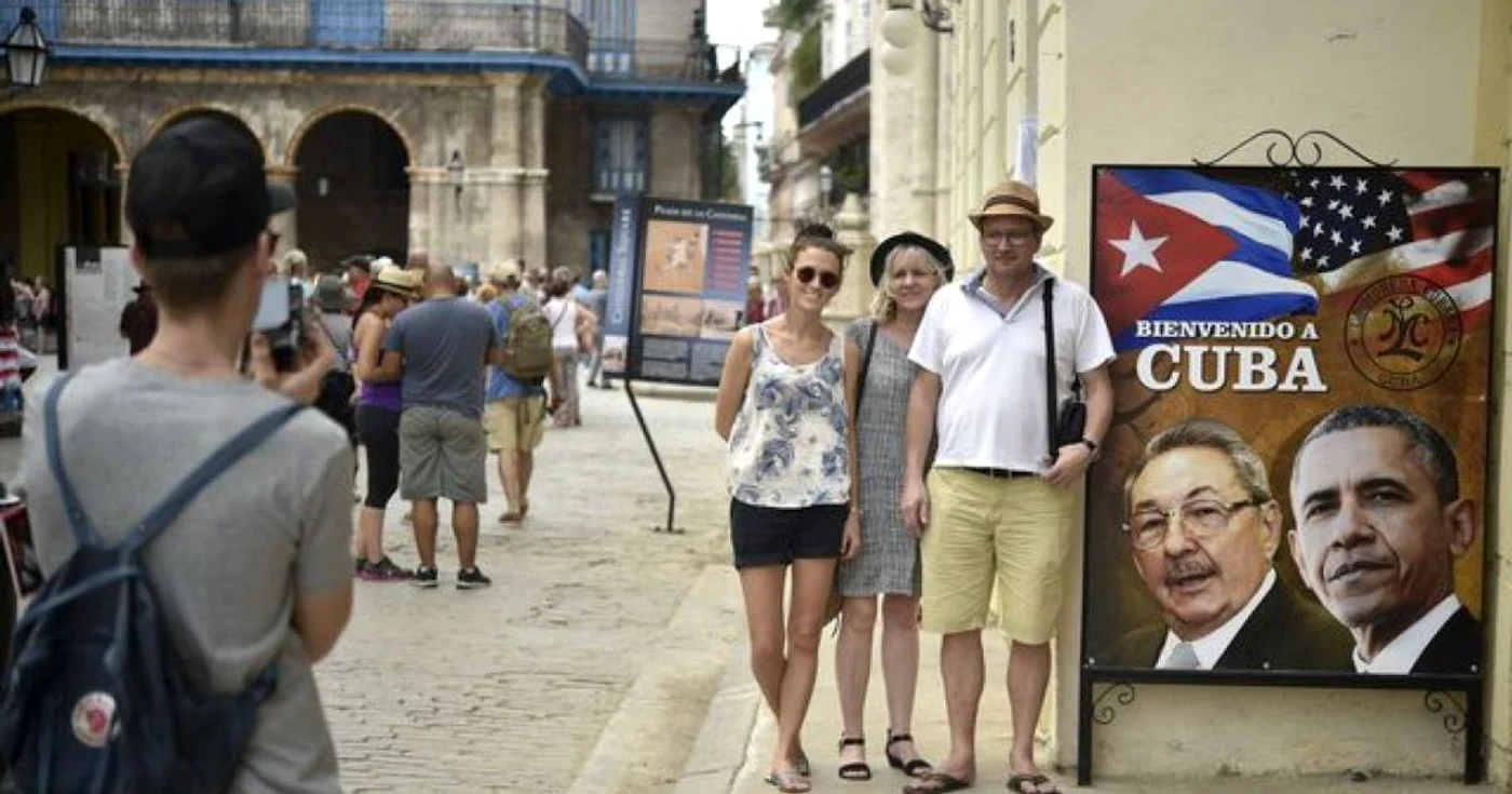 Poster cu Obama si Castro