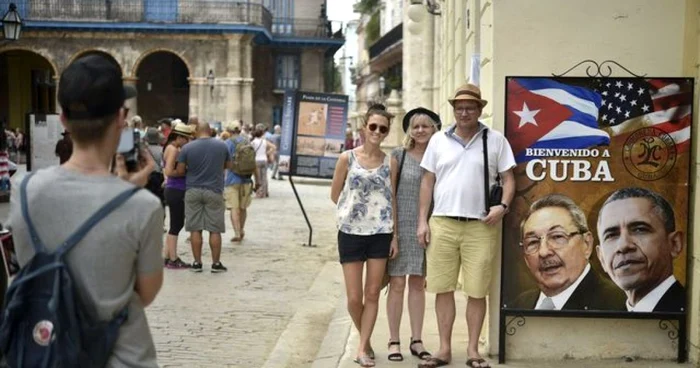 Poster cu Obama si Castro