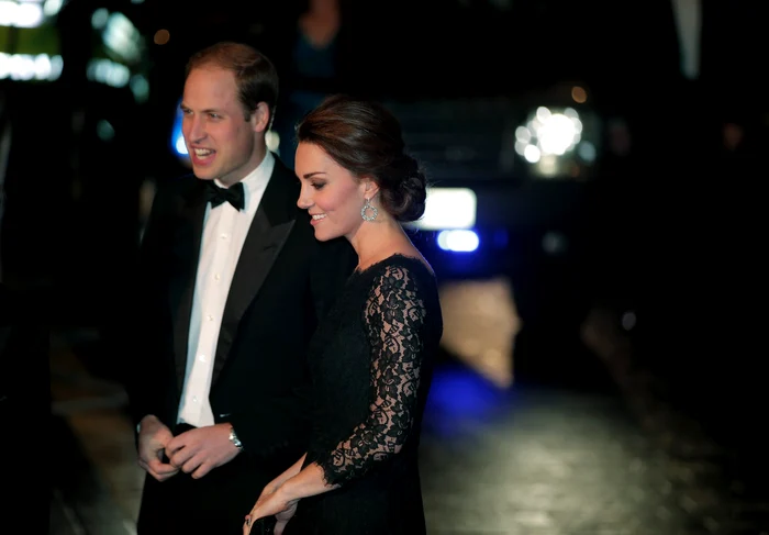 Kate Middleton cu rochie neagră și mâneci din dantelă la Royal Variety Performance în 2014, Profimedia (3) jpg