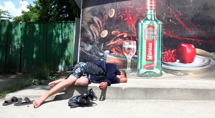 Statisticile arată că moldovenii beau de aproape trei ori mai mult alcool pur decât media internaţională Foto: Tudor Iovu