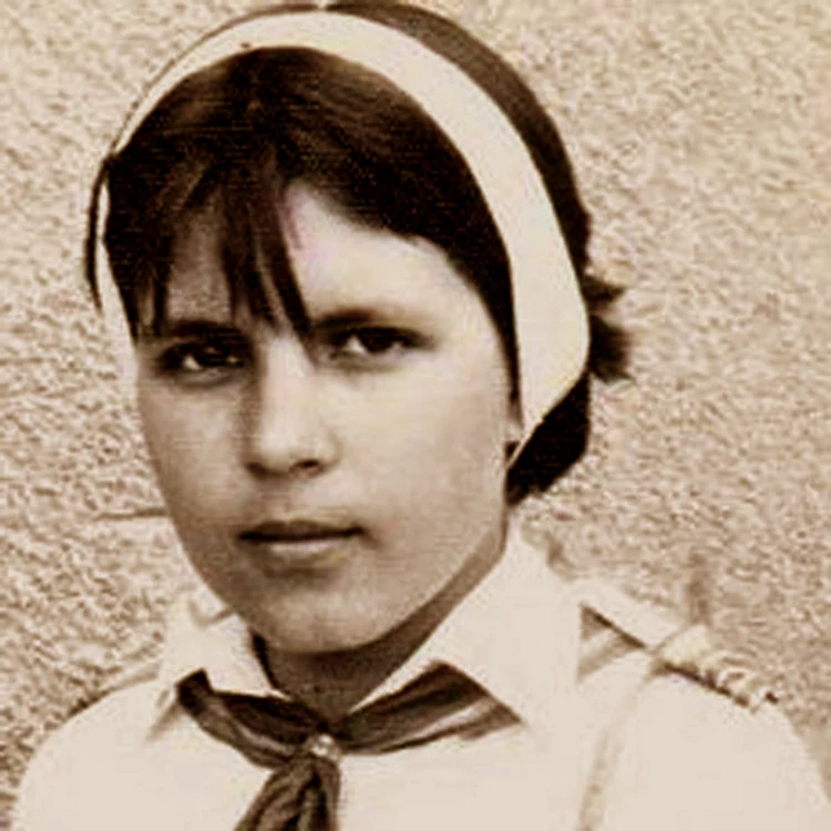 
    Elena Udrea, în adolescenţă  