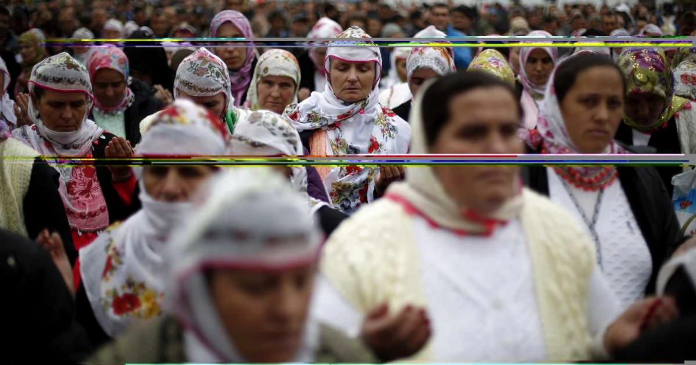 Musulmanii bulgari se roagă pentru bunăstarea naţiunii FOTO Reuters
