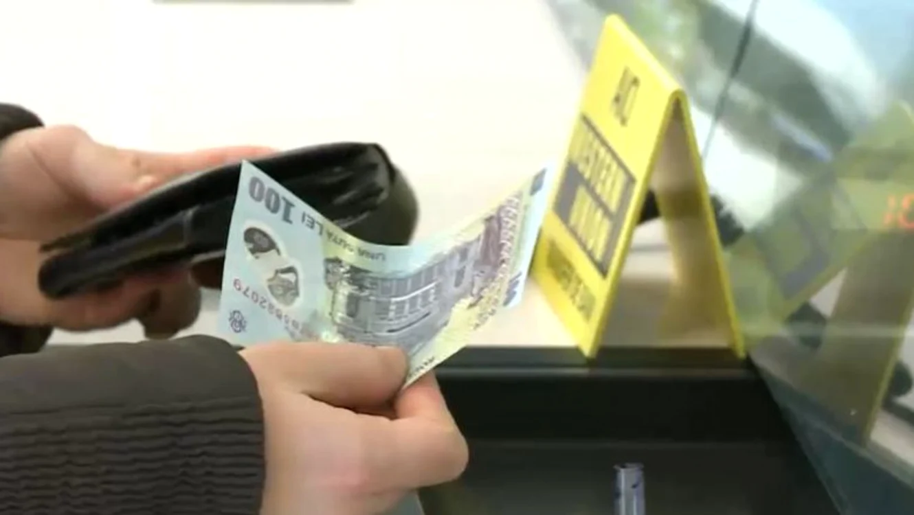 Plată credit bancă. Foto: arhiva.