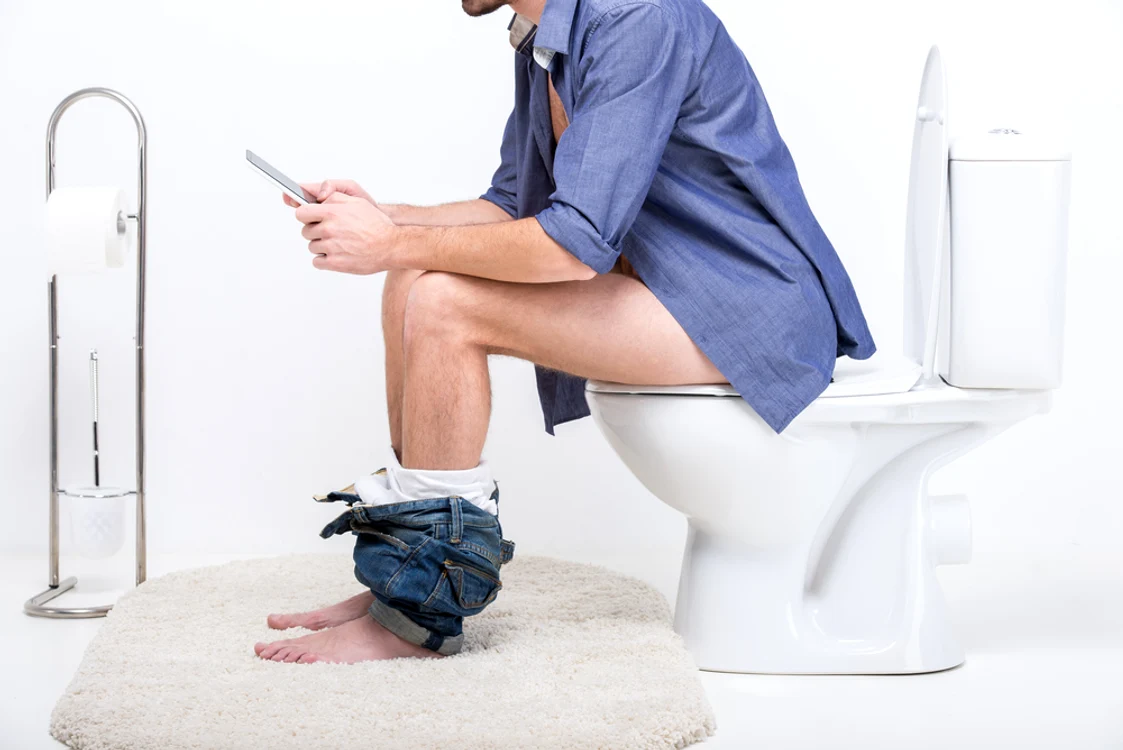 50 la sută dintre oameni au zilnic scaun. FOTO Shutterstock