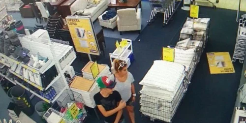 Furt filmat de camerele de supraveghere 