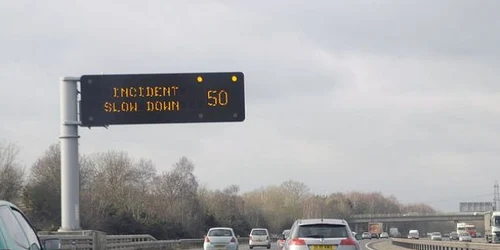 Semne rutiere digitale Marea Britanie FOTO Shutterstock