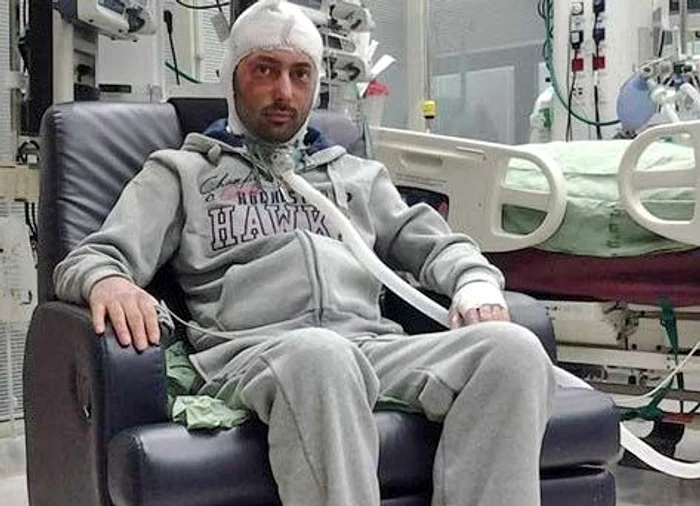 Buzoianul Cătălin Ilniţchi, rănit în clubul Colectiv şi aflat în comă timp de o lună, a făcut Sărbătorile acasă, alături de familie