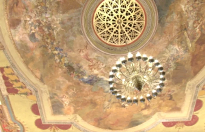 Pictura are o suprafaţă de 250 de metri pătraţi