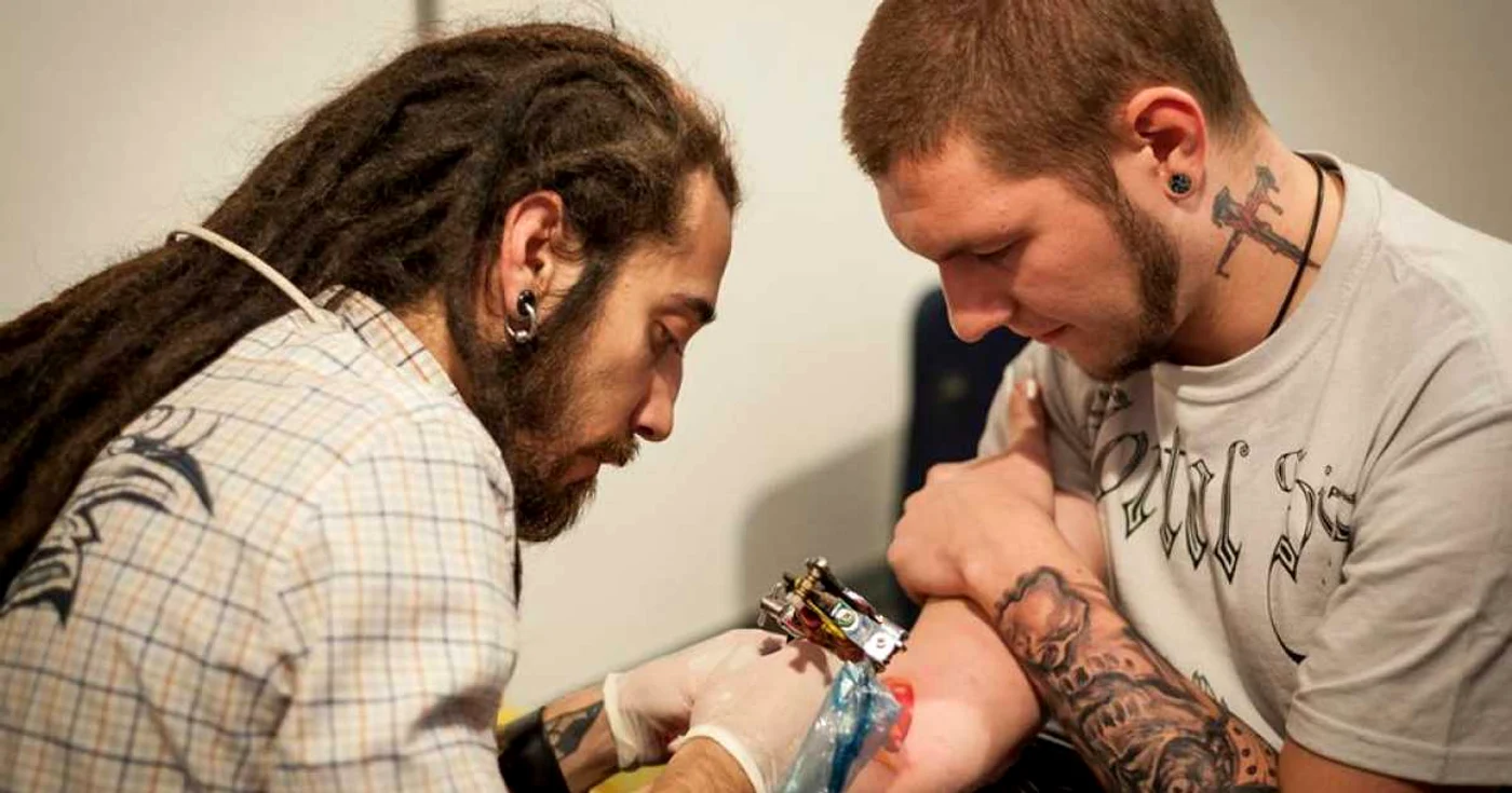 Un student din Canada a inventat o nouă metodă de îndepărtare a tatuajelor FOTO Arhiva Adevărul