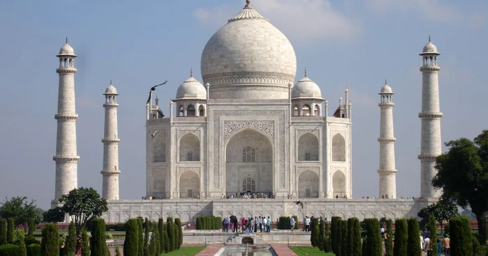 Taj Mahal este vizitat de 3 milioane de persoane anual