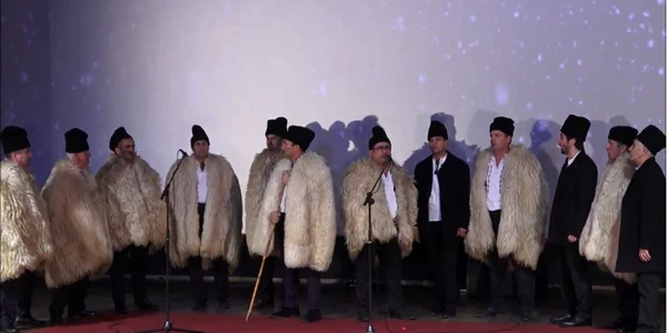 Colindători din Titești Țara Loviștei Vâlcea Foto Daciana Stoica jpg