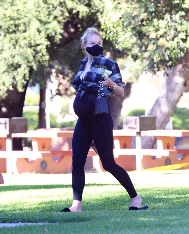 6 sophie turner a nascut 2 jpg jpeg