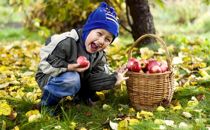 
    Dacă îşi culege singur fructele, cu siguranţă va fi încântat să le mănânce  