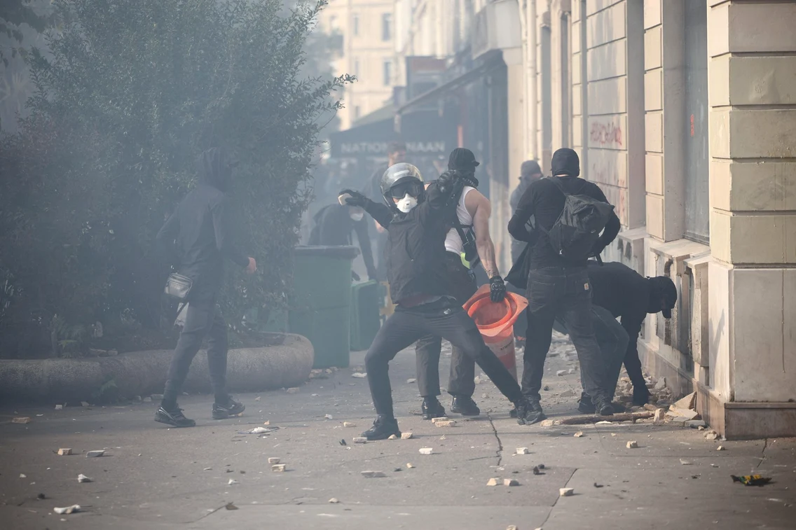 Ciocniri violente cu Poliția în timpul protestelor studenților în Franța