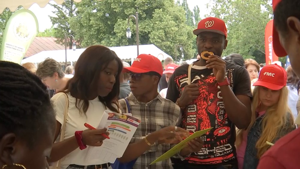 Topul cireșelor românești. Peste 70 de soiuri au fost jurizate, în weekend, la un festival al recoltei VIDEO