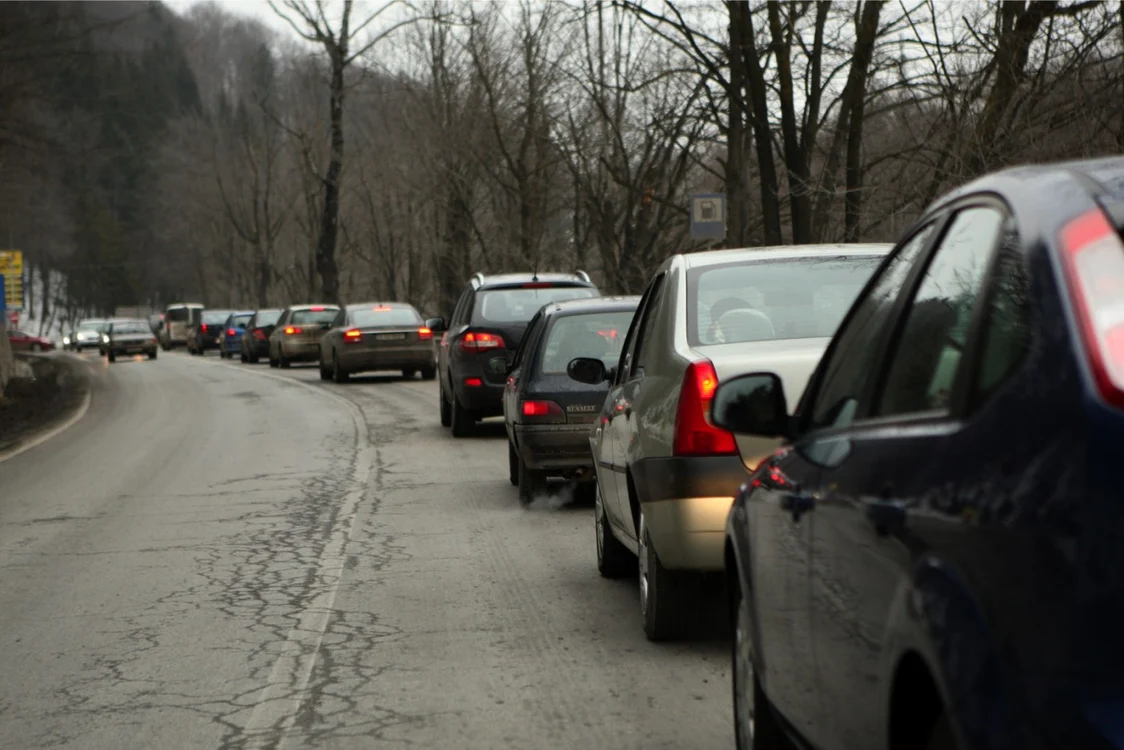 Traficul rutier este intens pe Valea Prahovei