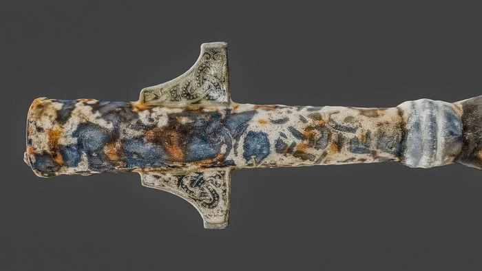 Suliță descoperită într-un lac din Polonia (© M. Popek / Muzeum Pierwszych Piastów na Lednicy)