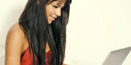 În funcţie de starea civilă, femeile caută pe site-urile de  dating bărbaţi „dotaţi“ genetic sau cu bani 