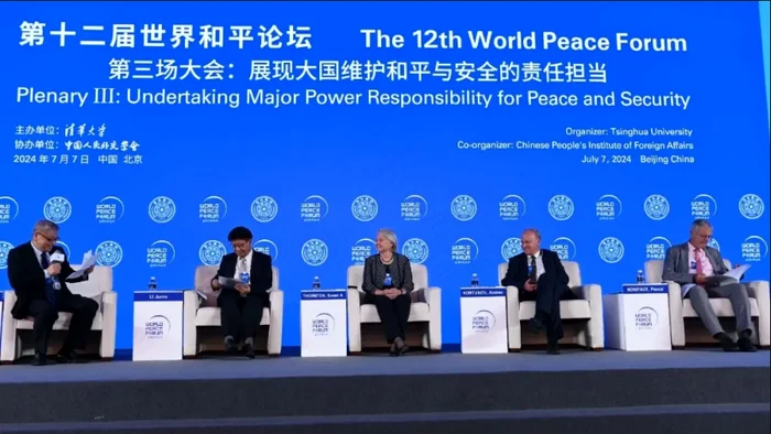 Yan Xuetong, Li Junru, Dong Yunshang, Kortunov, Boniface la Forumul Mondial pentru Pace