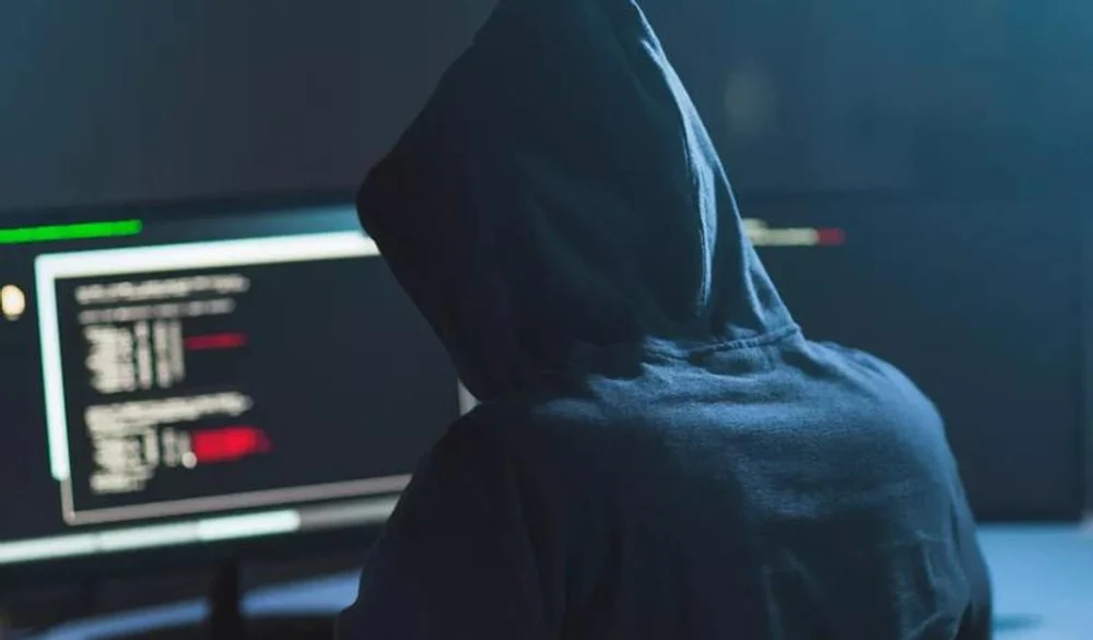 Doi tineri, inculpați pentru atacul cibernetic care a paralizat timp de trei luni transportul public din Londra