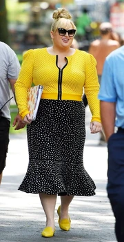 Rebel Wilson la filmarile „Isn’t It Romantic” jpeg