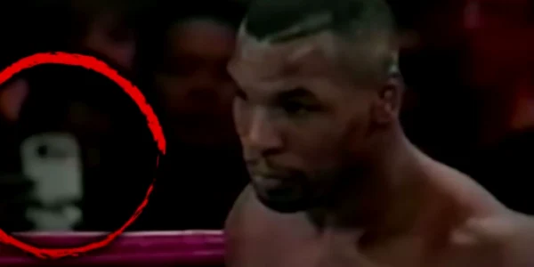 Adevărul despre „călătorul în timp” care a filmat cu un „smartphone” meciul de box disputat de Mike Tyson în 1995  Foto Captură video YouTube jpg