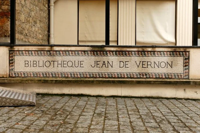 1 bibliotheque jean de vernon jpg jpeg