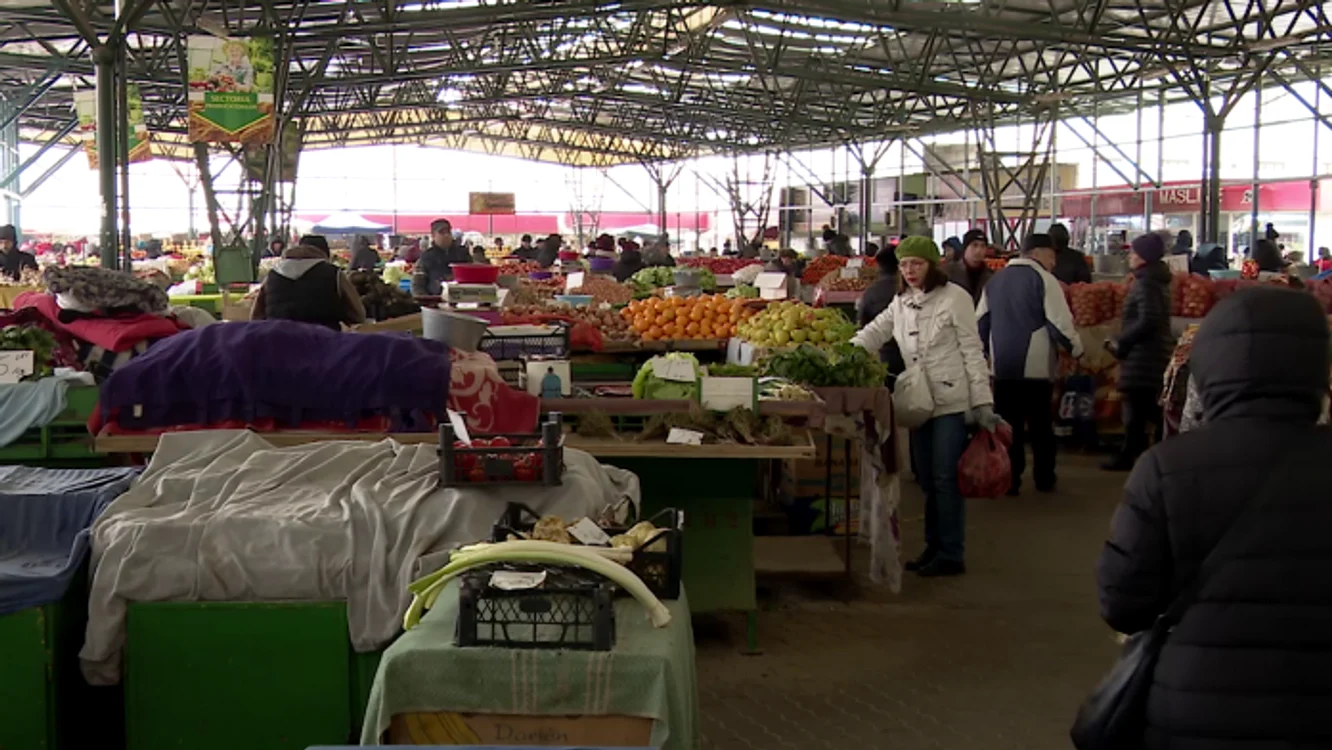 
    Un bărbat care ar fi trebuit să fie în carantină a fost surprins în Piața Centrală din Buzău   