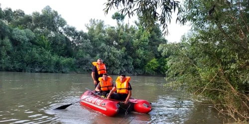 1 adolescent de 16 ani a disparut in apele prutului pana in acest moment baiatul nu a fost gasit fotovideo jpg