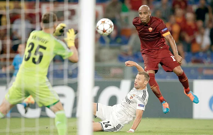 
    Maicon a marcat unul  dintre cele cinci goluri  ale Romei în  victoria cu ŢSKAFoto: AP  