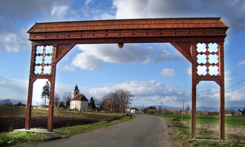 Între ţări: poduri sau garduri? png
