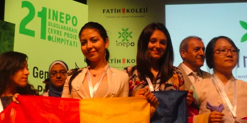 Elif Memet şi Alexandra Carapcea Sursa foto Liceul Internaţional de Informatică din Constanţa