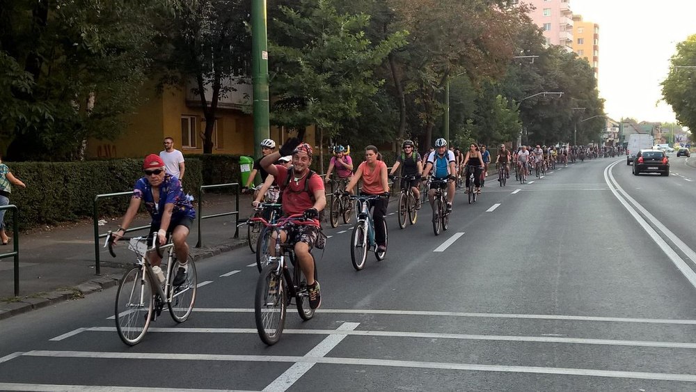 Brașovul pedalează pentru nevăzătorii care ar vrea și ei o bicicletă. Se caută piloți pentru bicicletele-tandem