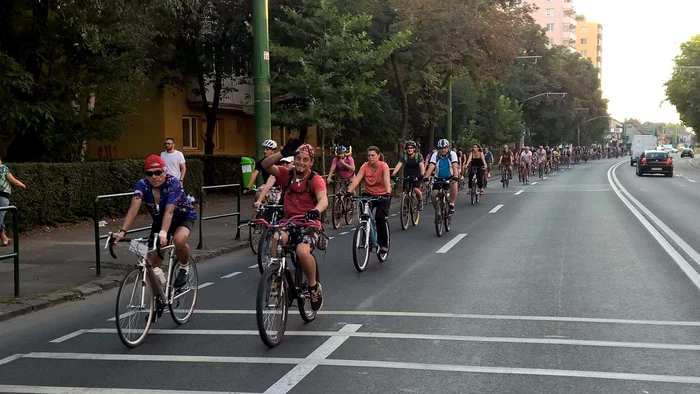 Brașovenii pedalează și vor să-i atragă alături de ei și pe nevăzători FOTO Bikemap