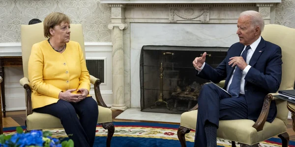 Joe Biden şi Angela Merkel FOTO EPA-EFE