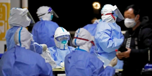 Campanie de testare pe aeroportul din Shanghai FOTO AFP