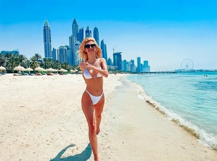 Andreea Bălan arată spectaculos în costum de baiefoto: Instagram