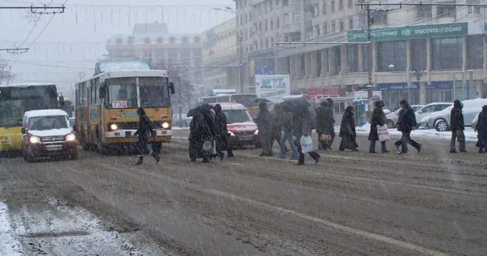 Ninsoarea dă din nou bătăi de cap şoferilor ploieşteni