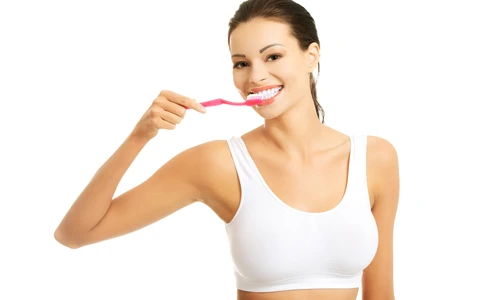 Spalat dinti Foto shutterstock 230681170 jpg