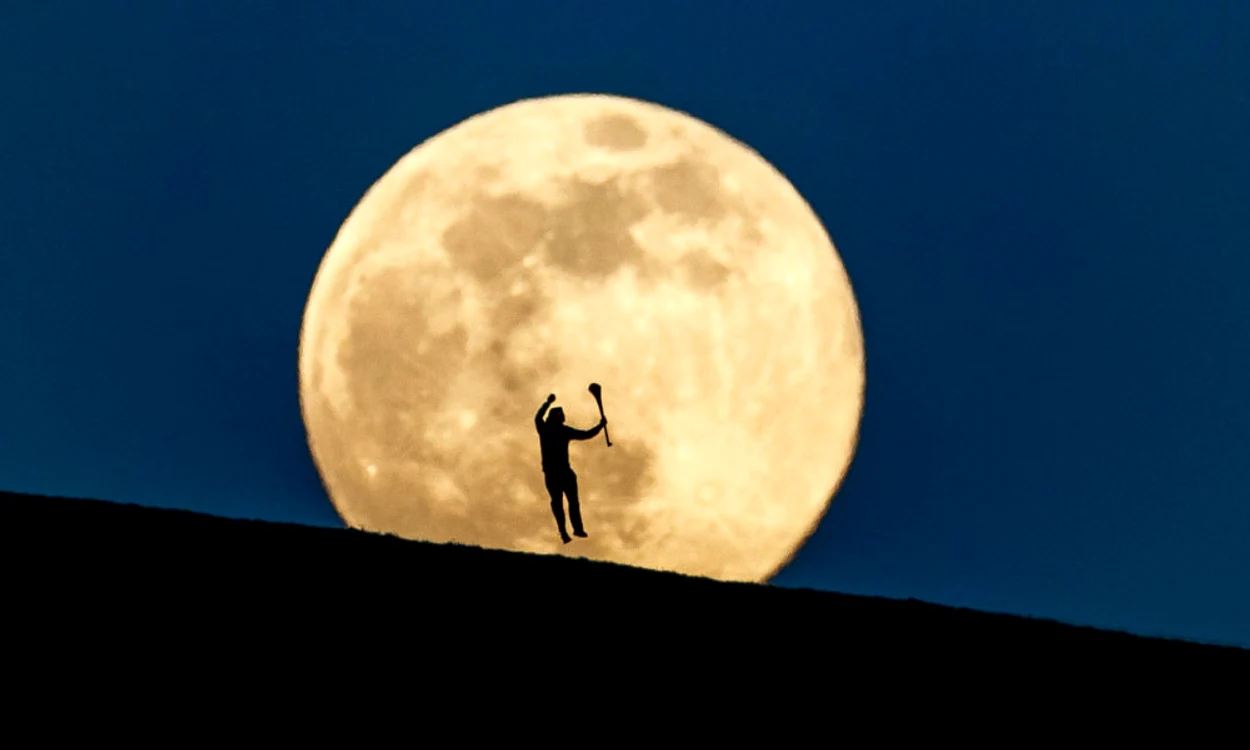 
    Superluna atrage milioane de privitori din întreaga lume  