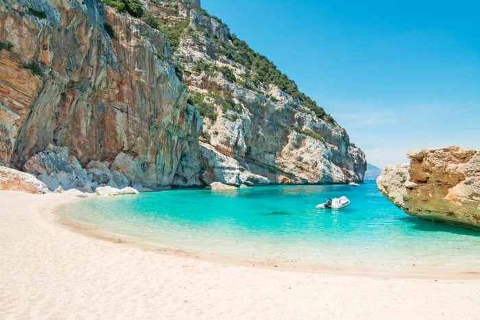 Plajă din Sardinia. FOTO Shutterstock