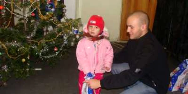 Liceanul Florin Rotaru a oferit cadouri copiilor nevăzători