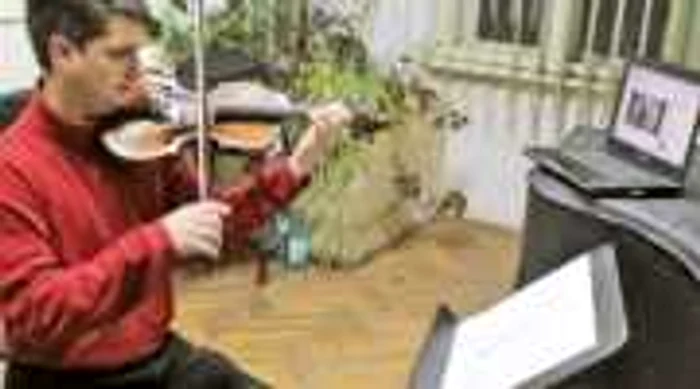 Românul din orchestra YouTube