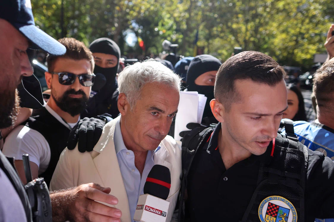 După audieri, Călin Georgescu a fost reţinut pentru 24 de ore.