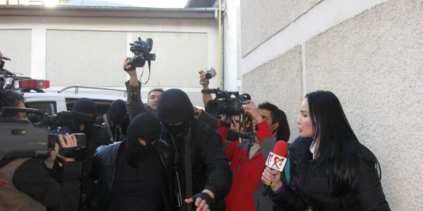 Cristian Chilat a fost adus la audieri cu cagula pe faţă 