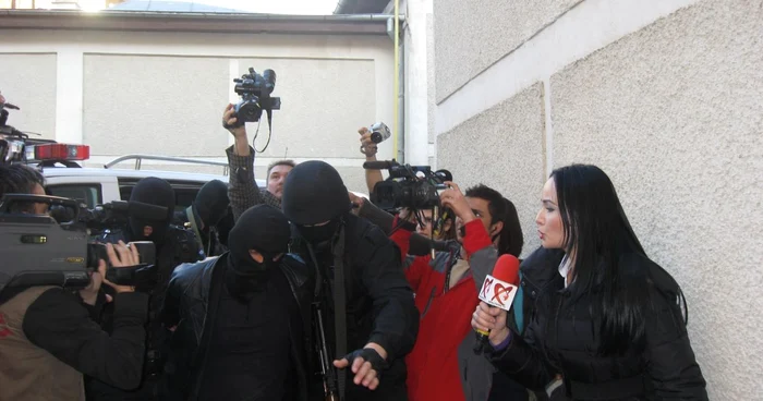 Cristian Chilat a fost adus la audieri cu cagula pe faţă