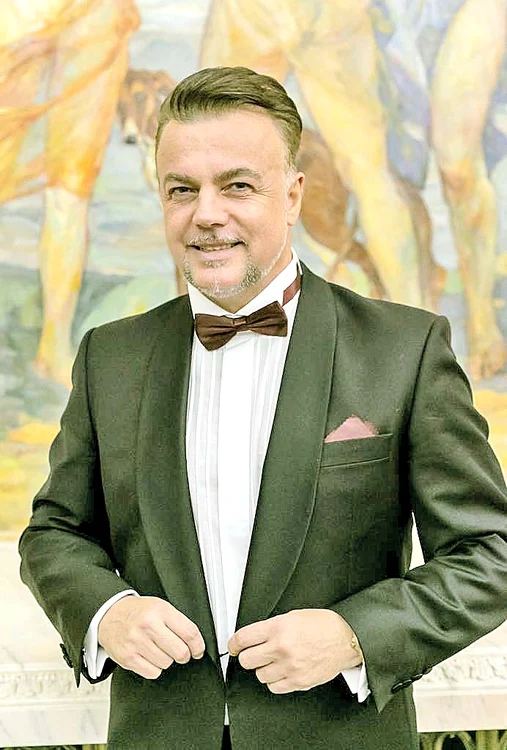 Adrian Enache (53 de ani) a revenit la imaginea sa din 2010