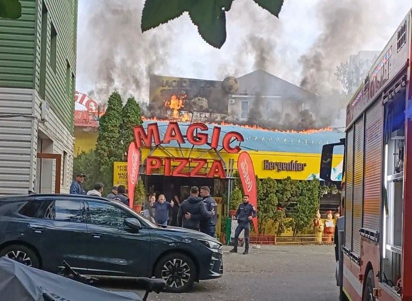 Incendiu la pizzeria unui consilier local AUR, în campusul studențesc „Tudor Vladimirescu” din Iași